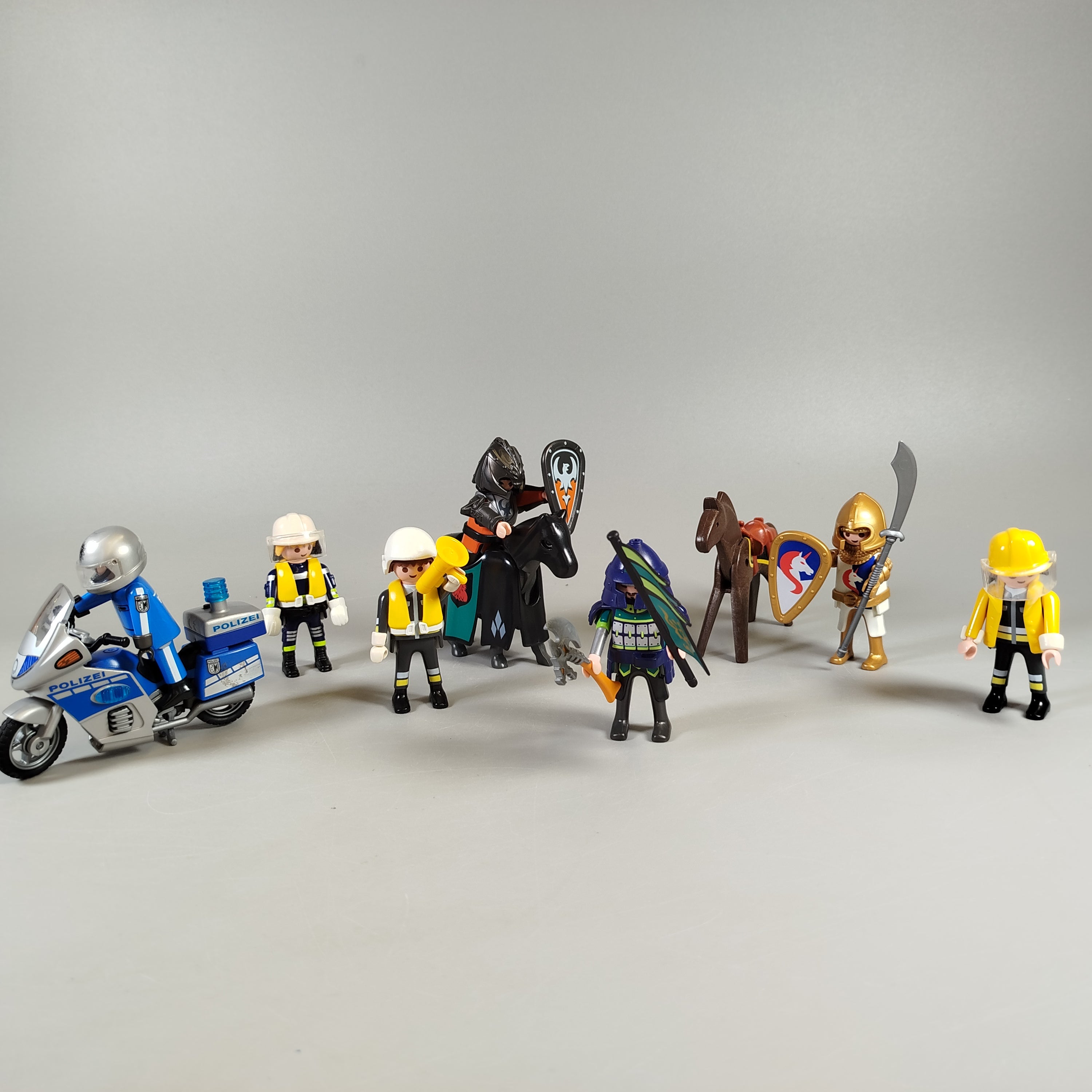 Playmobil Figuren-Set – Polizisten, Ritter, Feuerwehr – 7 Stück